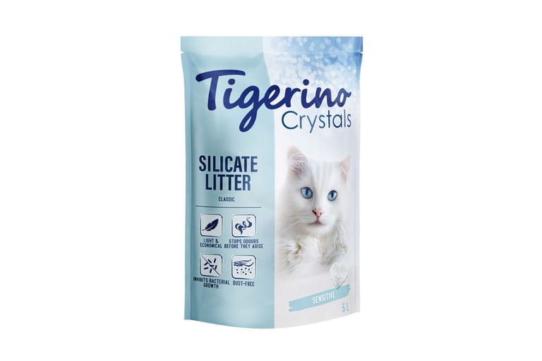 Ljusblå påse med Tigerino Crystals Classic Sensitive silikatsand